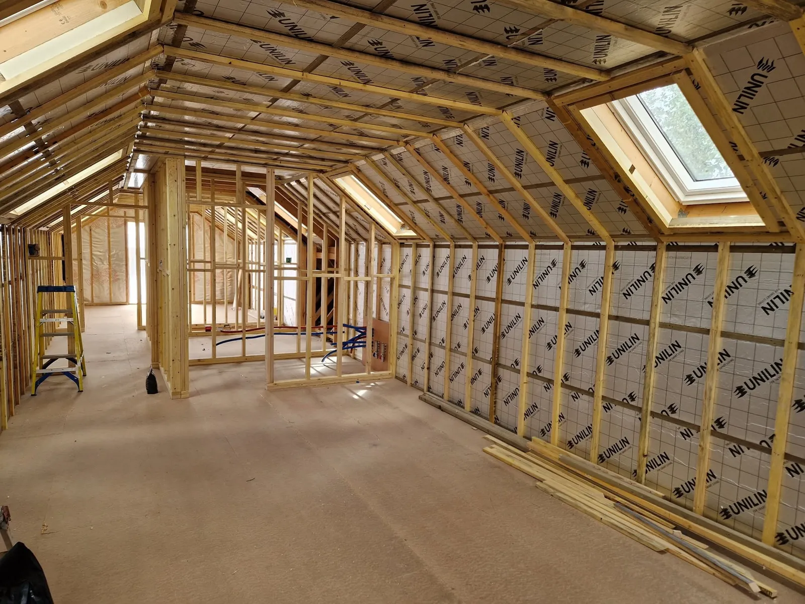 Room-in-roof framing with roof windows